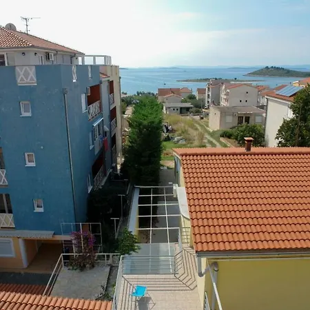 Dane פאקוסטאן