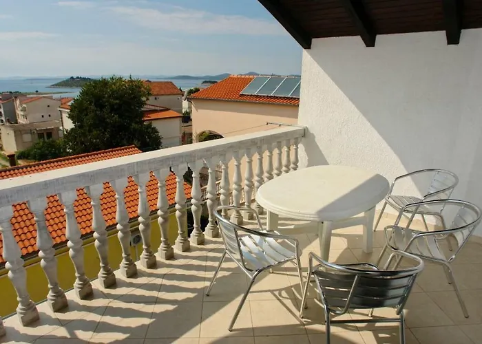 Dane פאקוסטאן